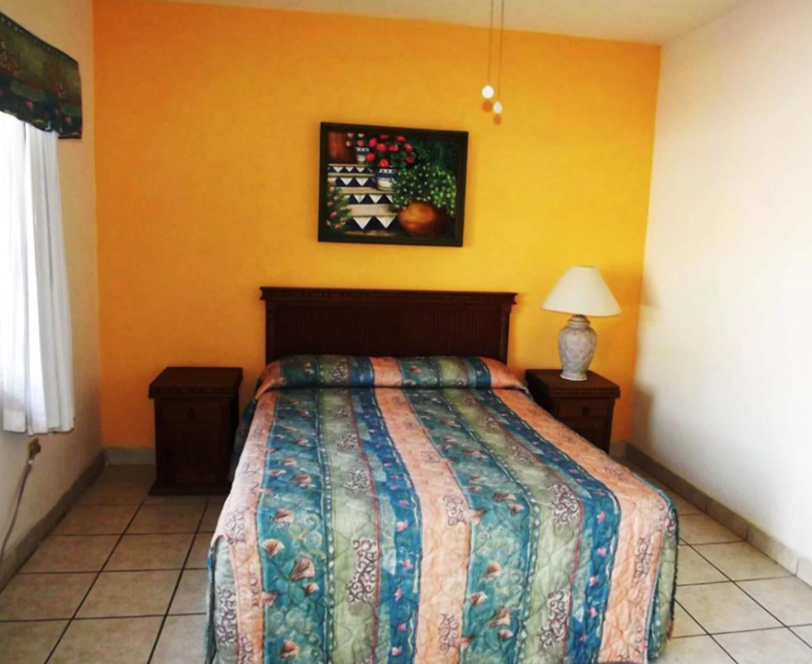 Habitación estándar | Decoración personalizada, muebles diferentes y wifi gratis 