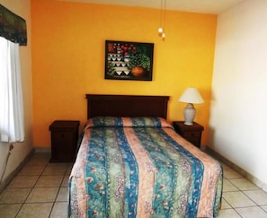 Standard Room | Individually decorated, individually furnished, free WiFi, bed sheets - La Hacienda de la Langosta Roja (San Felipe)