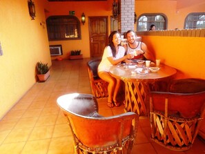 Se sirven cenas y cocina italiana 