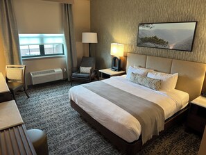 Premium bedding, down duvets, pillow-top beds, in-room safe - Mardi Gras Casino & Resort (Cross Lanes)