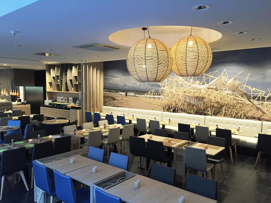 Frokost og middag serveres