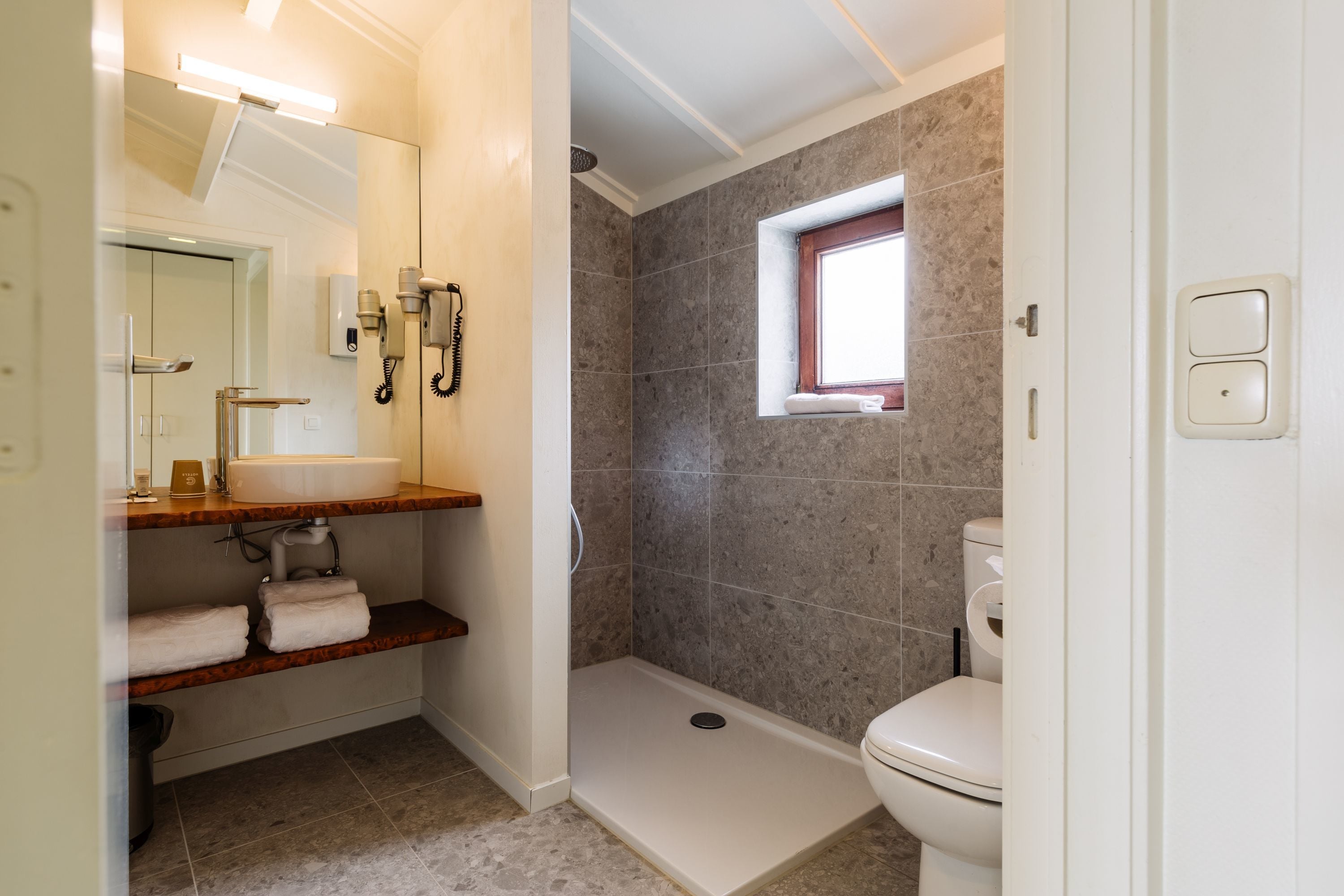 comfort studio, 1 bedroom | bathroom | shower