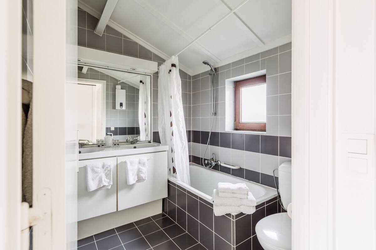 studio, 1 bedroom | bathroom | shower