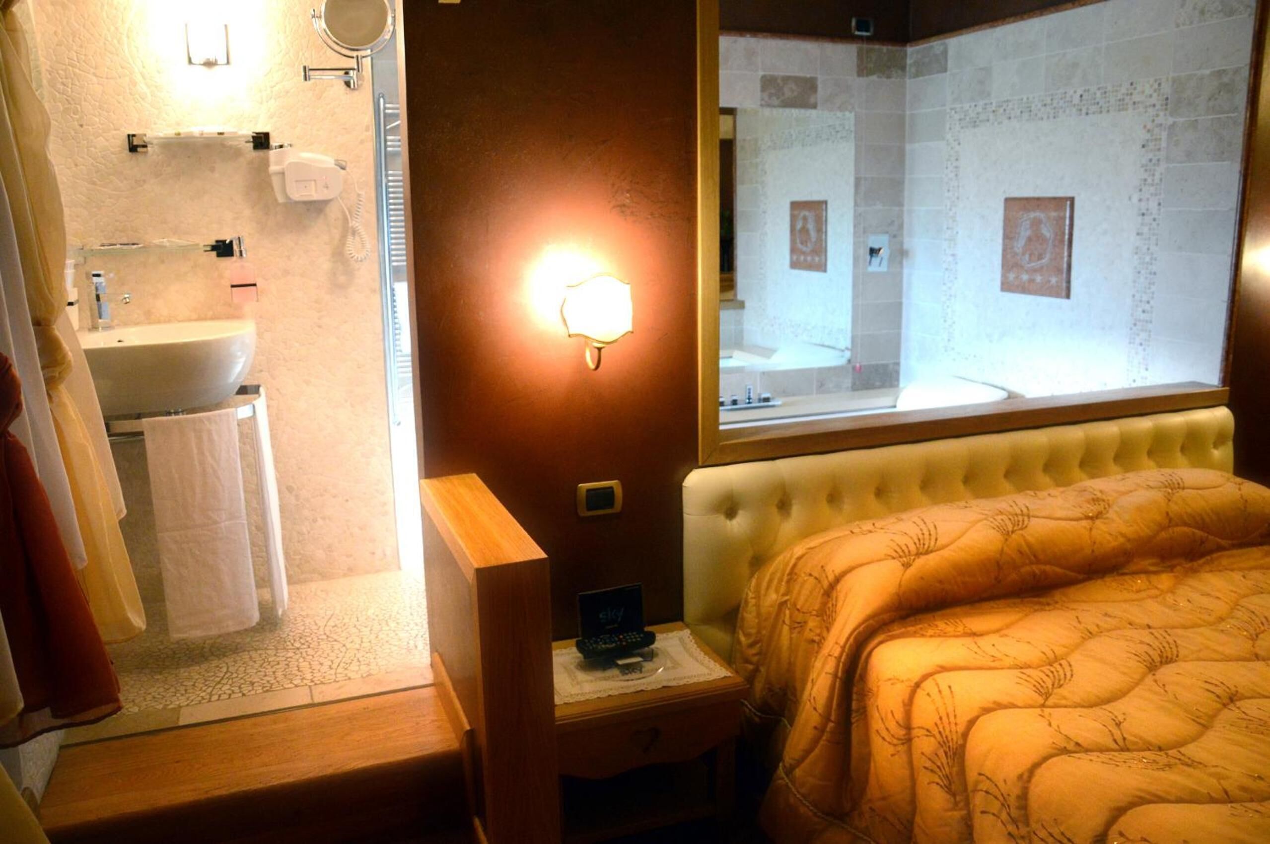 premium bedding, minibar, in-room safe, soundproofing