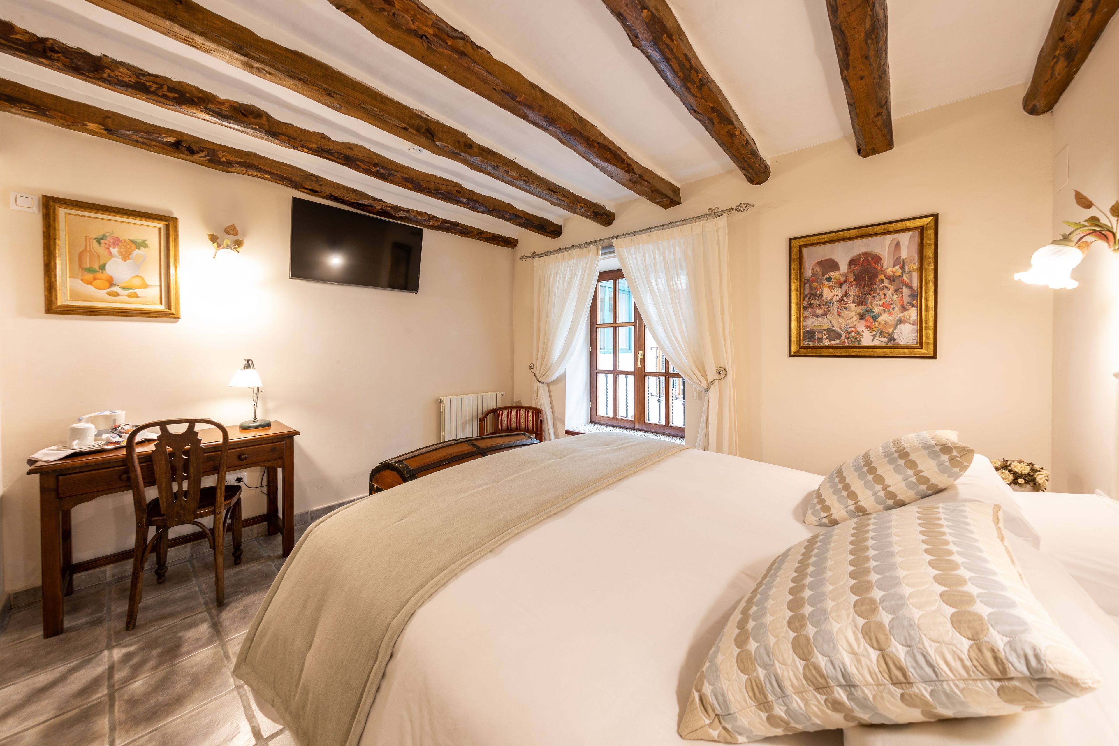 ダブルルーム | セーフティボックス (室内)、デスク、WiFi (無料)