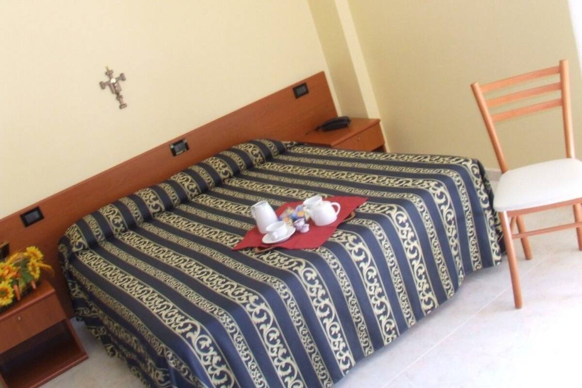 Doppel- oder Zweibettzimmer
