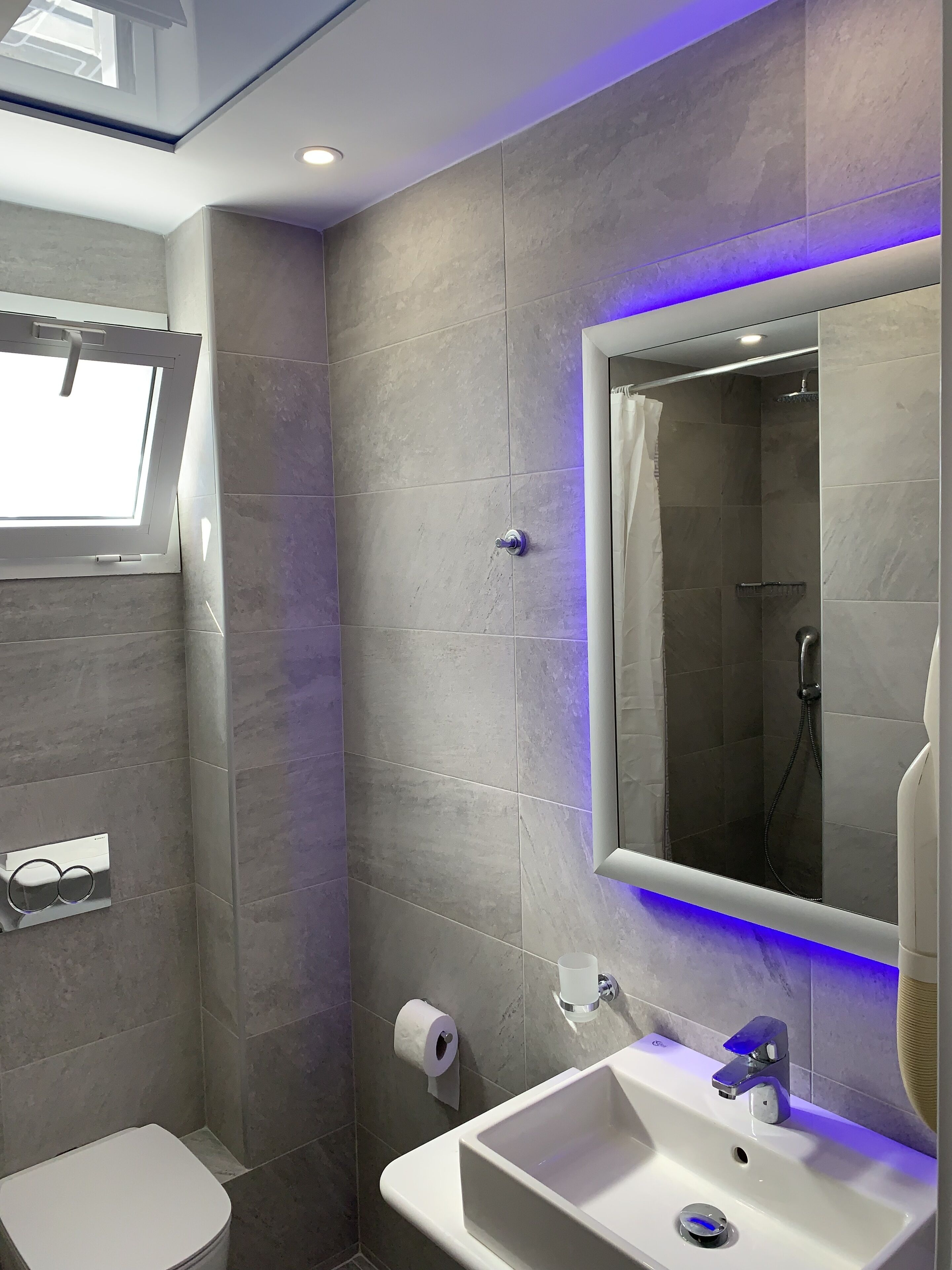 shower, rainfall showerhead, free toiletries, hair dryer