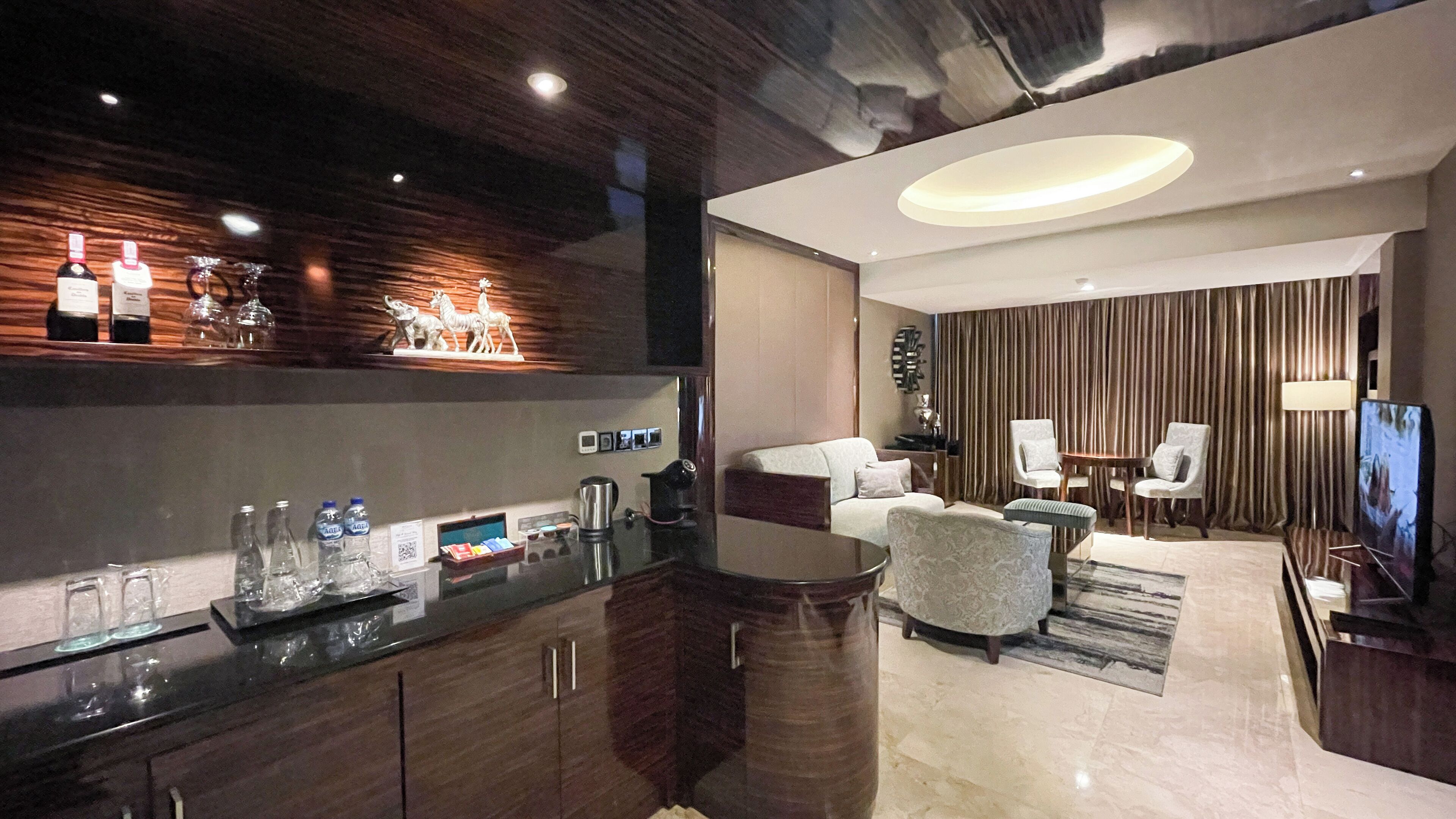 Arista Suite | Sala de estar | TV LED 50 polegadas com canais digitais