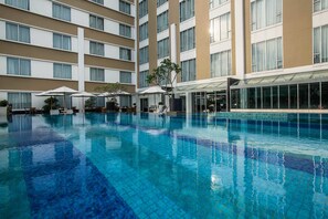Outdoor pool, sun loungers