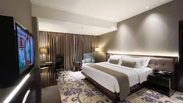 Suite Eksekutif | Minibar, brankas, meja kerja, dan kedap suara