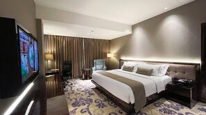 Suite ejecutiva | Minibar, caja fuerte, escritorio y sistema de insonorización