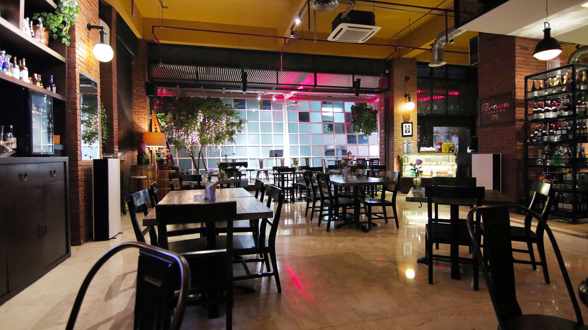 3 restaurants, breakfast, lunch, dinner served; indonesian cuisine