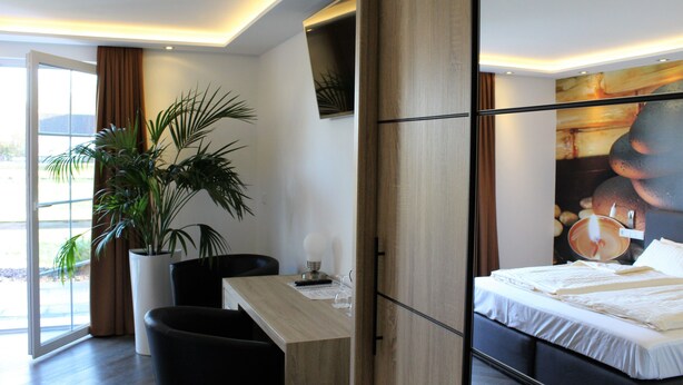 Schallisolierte Zimmer, kostenlose Babybetten, Zustellbetten