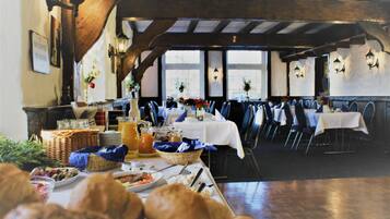 Daily self-serve breakfast (EUR 13.90 per person)