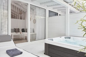 Honeymoon suite, uitzicht op tuin (Outdoor Jacuzzi) | Bubbelbad