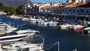 Unclassified image, 4 of 30, button - Hotel Portofino (Castello d'Empuries)