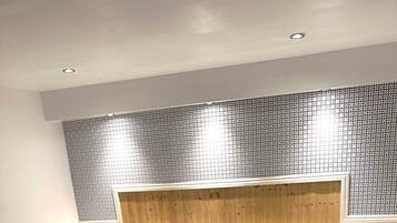 Basic-Doppel- oder -Zweibettzimmer, 1 Schlafzimmer, barrierefrei | Zimmersafe, Bügeleisen/Bügelbrett, kostenloses WLAN