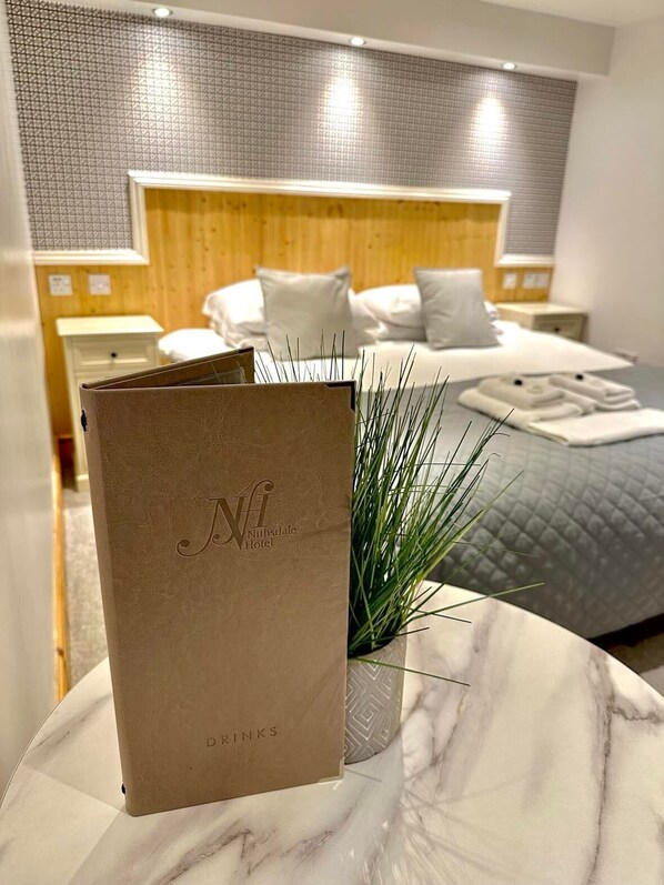 خزنة داخل الغرفة ومكواة/لوح كي وواي فاي مجانًا