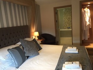 Deluxe Double Room, 1 King Bed | In-room safe, iron/ironing board, free WiFi - Nithsdale Hotel (Sanquhar)