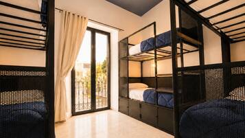 Dormitorio compartido Deluxe, solo para mujeres, para no fumadores | Wifi gratis y ropa de cama