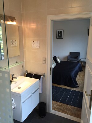 Desk, free WiFi, bed sheets - Hostellerie Ten Lande (Beernem)