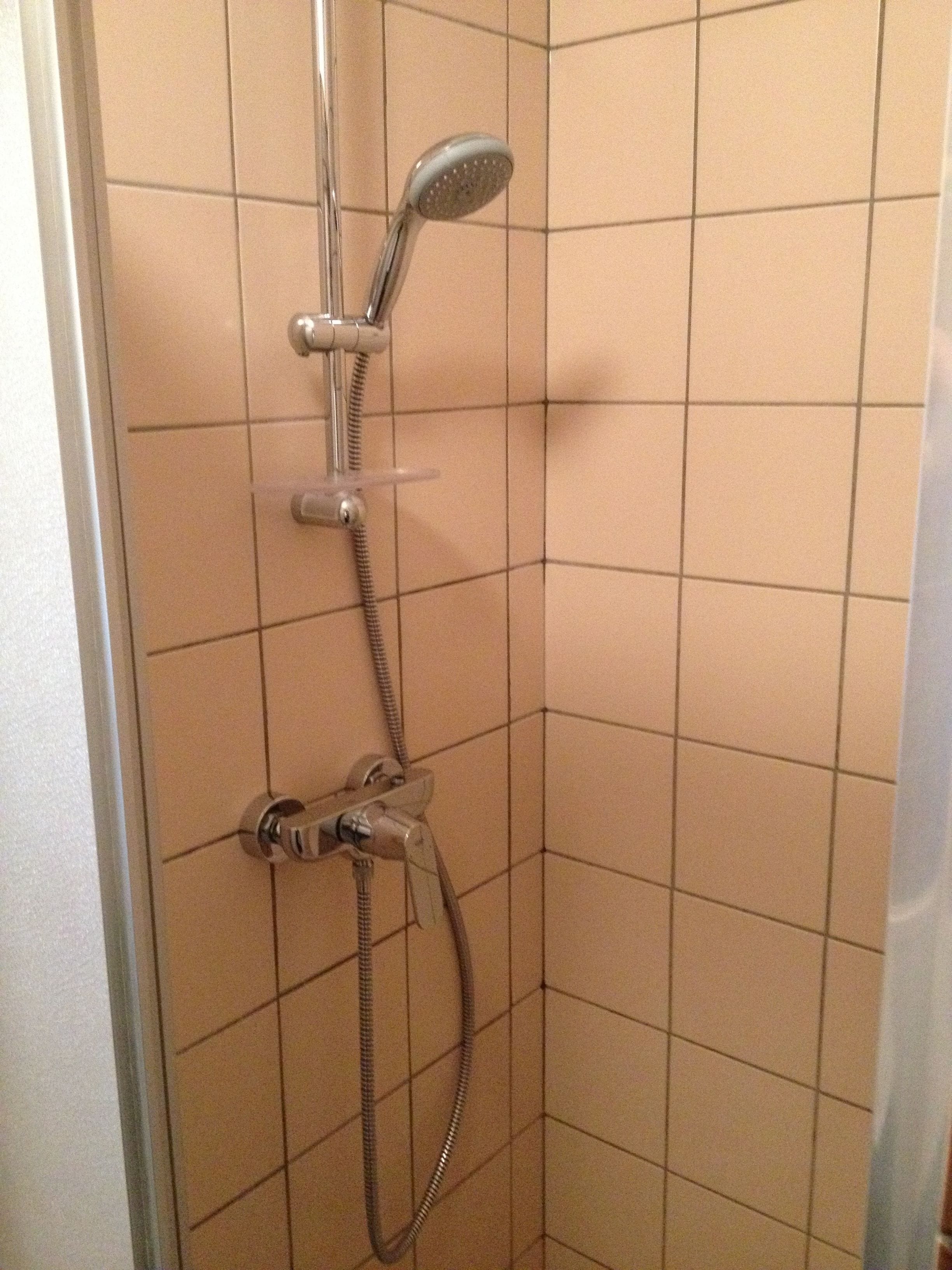 standard room, 2 single beds, shared bathroom | bathroom shower