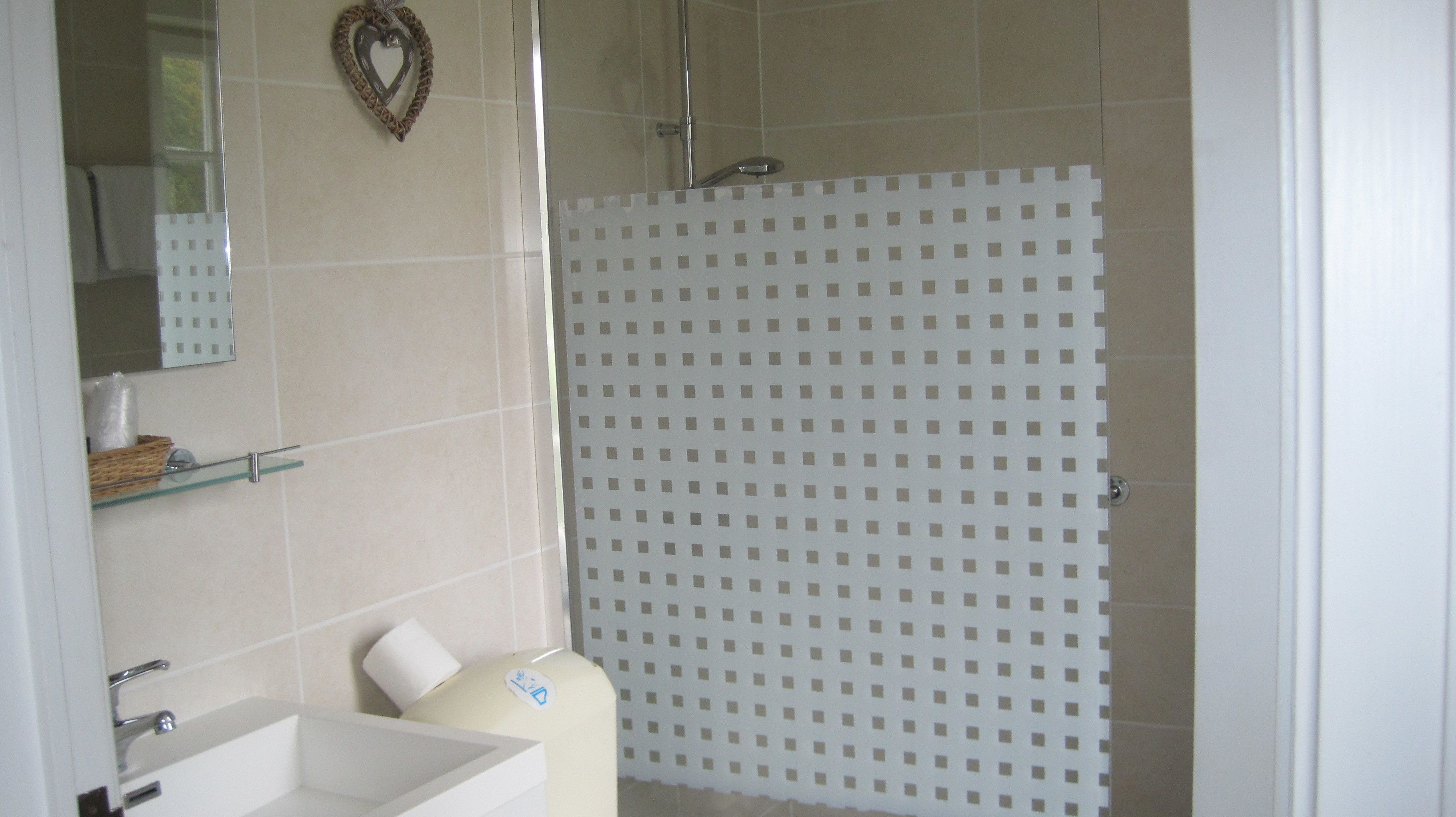 grand double room | bathroom | free toiletries, hair dryer, towels, soap