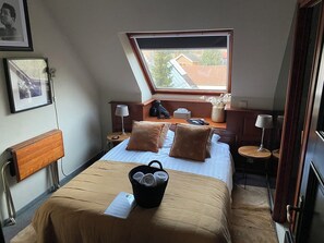 Chambre de base double | Bureau, accès au Wi-Fi (inclus), literie fournie