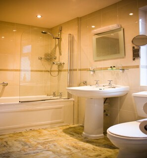 Đồ dùng nhà tắm miễn phí, máy sấy tóc