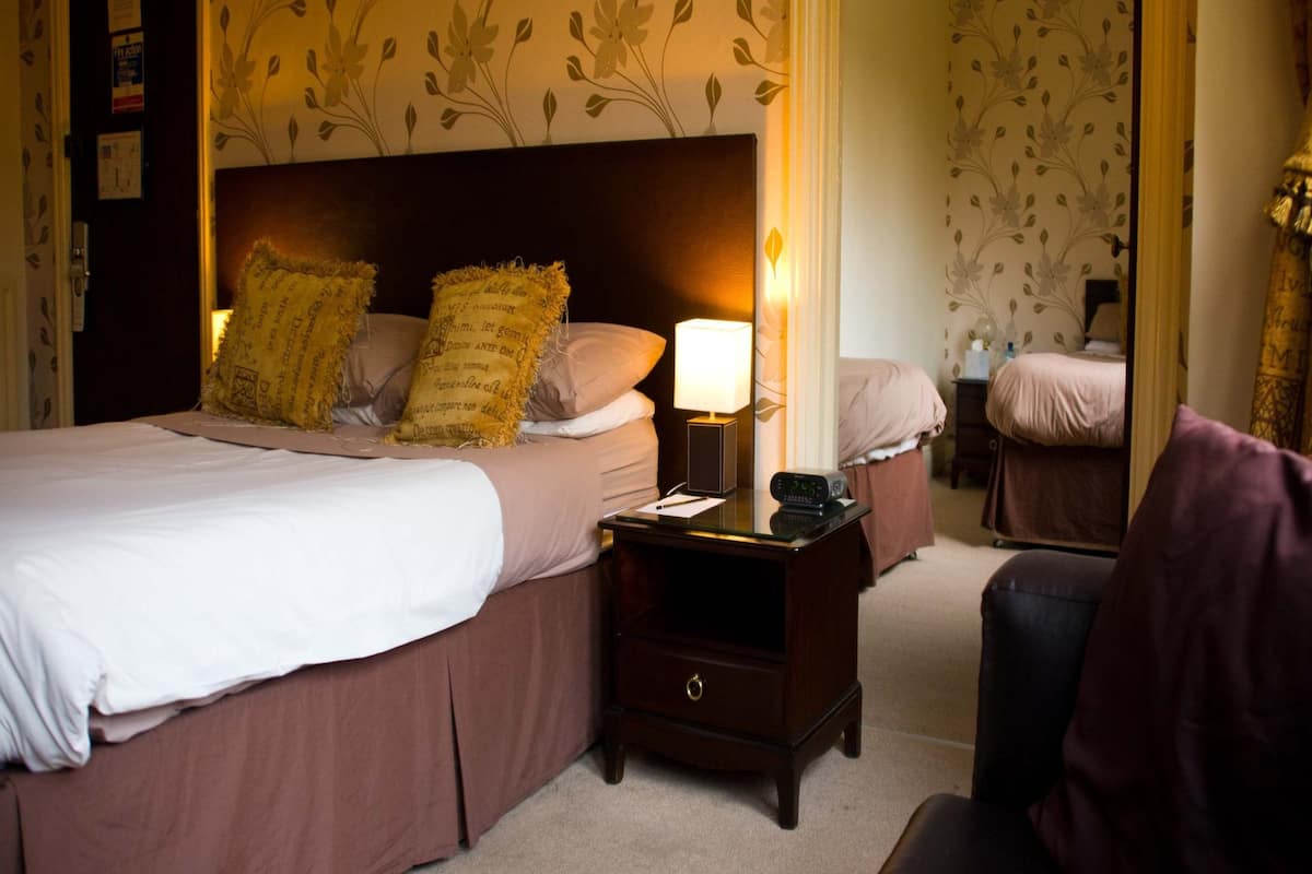 Standardzimmer, 1 Doppelbett | Schreibtisch, Bügeleisen/Bügelbrett, Babybetten, Zustellbetten