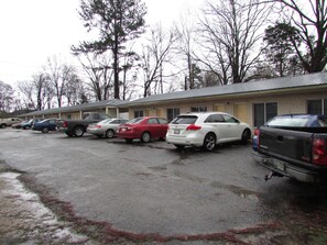 Exterior - Parsons Inn (Parsons)