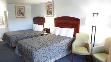 Quarto casal, 2 camas de casal, para não fumantes | Escrivaninha, ferros/tábuas de passar roupa, Wi-Fi de cortesia