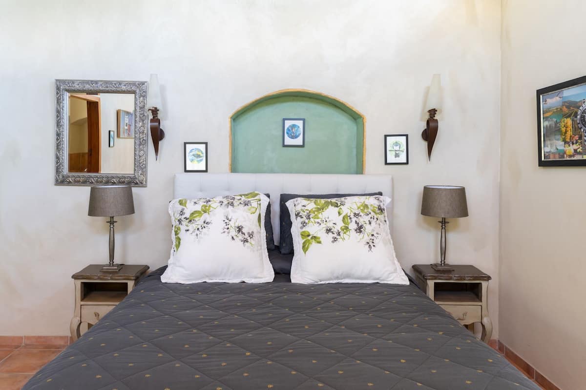 pacifica | egyptian cotton sheets, memory-foam beds, individually decorated