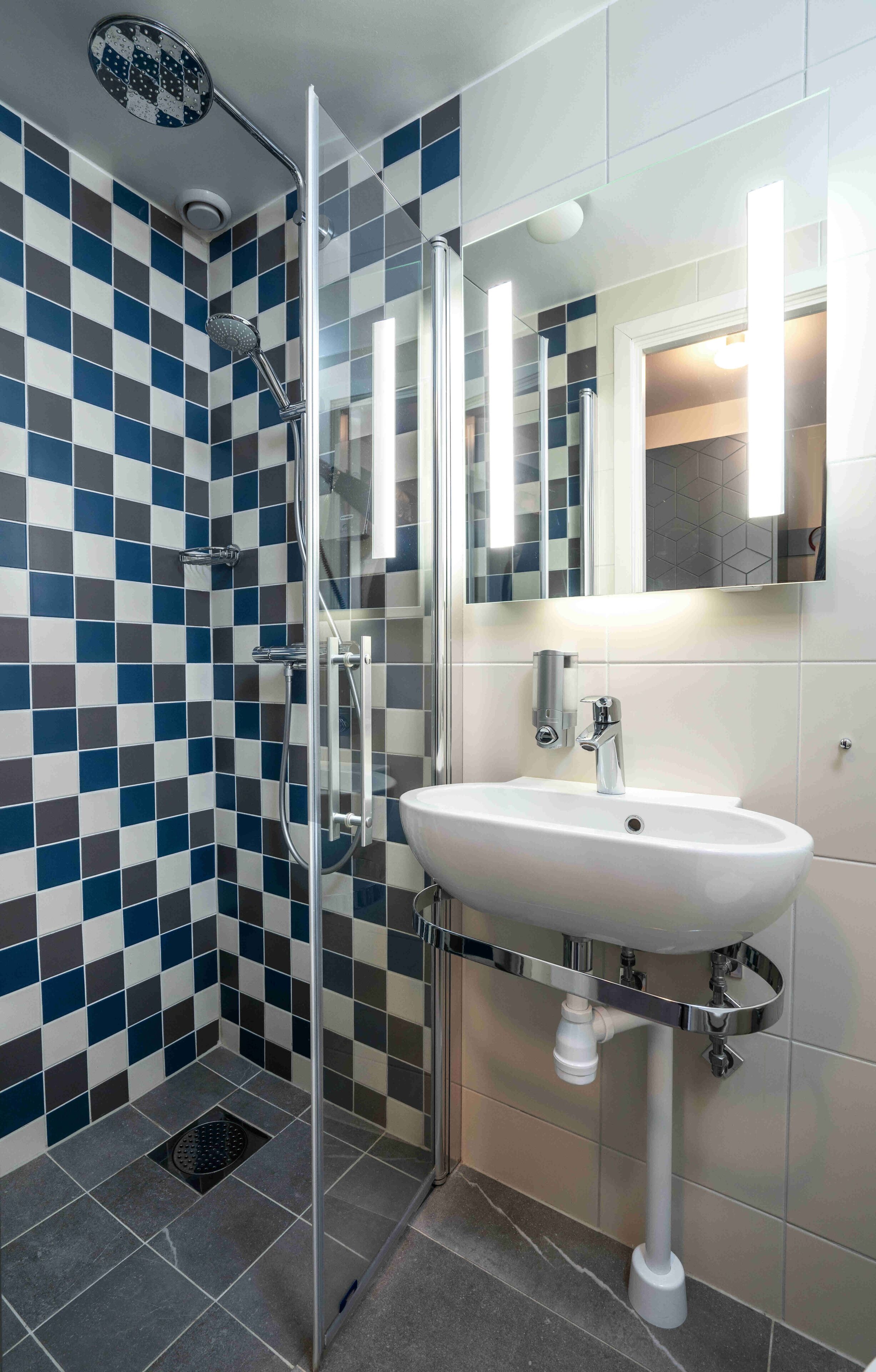 standard room, multiple beds, non smoking (family) | bathroom | shower, hair dryer, towels