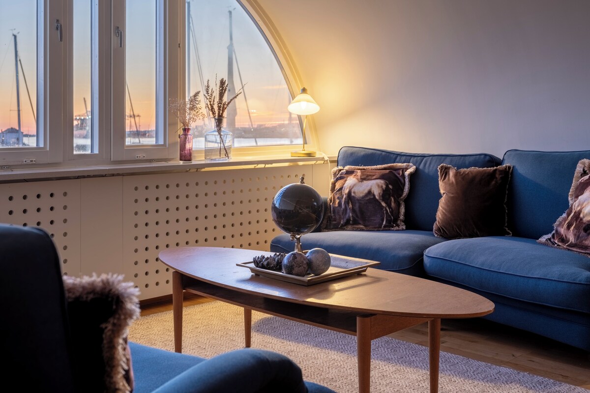 Suite, 1 kingsize bed, uitzicht op haven | Pillowtop-bedden, een kluis op de kamer, een bureau, een laptopwerkplek