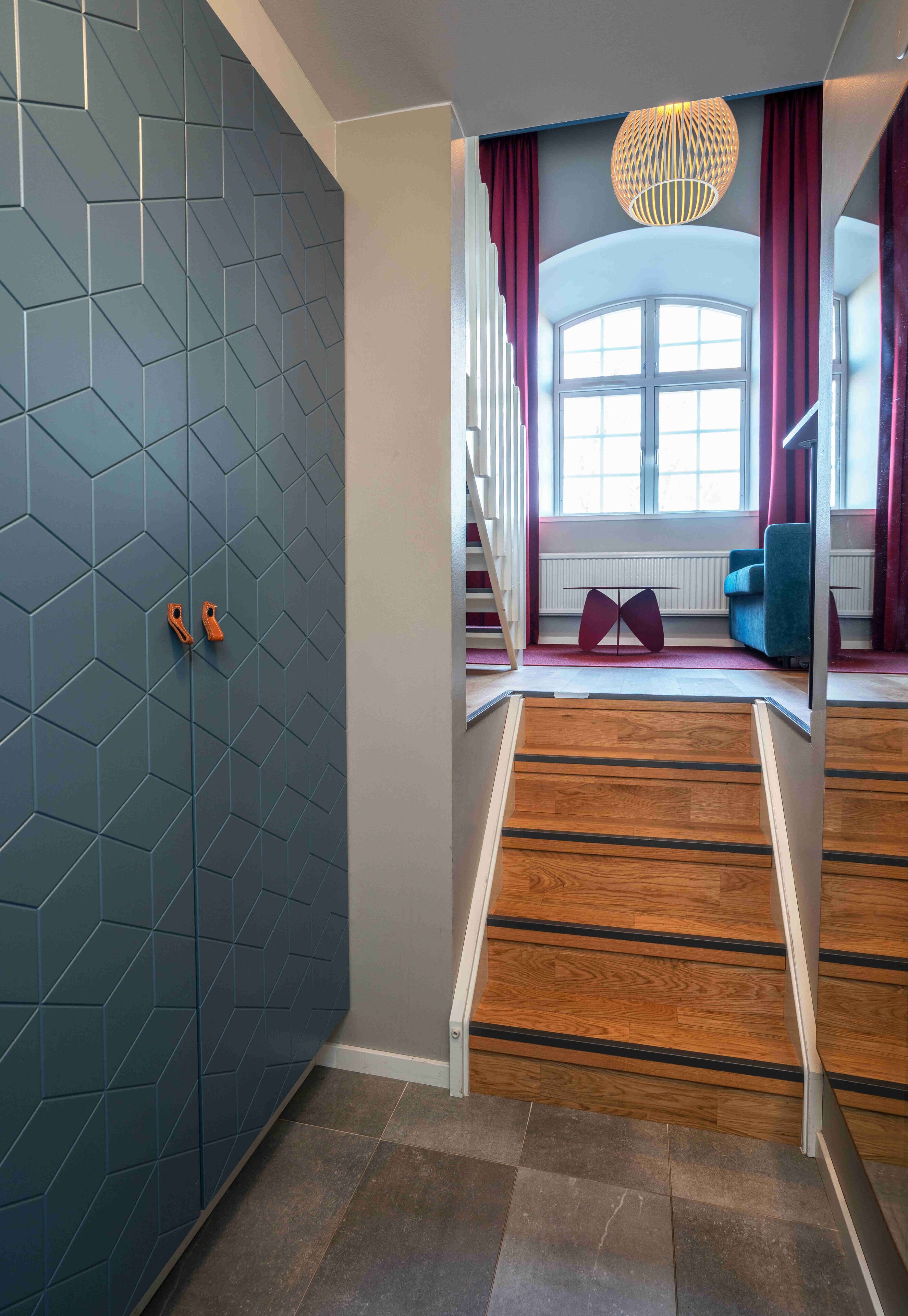 standard room, multiple beds, non smoking (family) | in-room safe, desk, free wifi, bed sheets