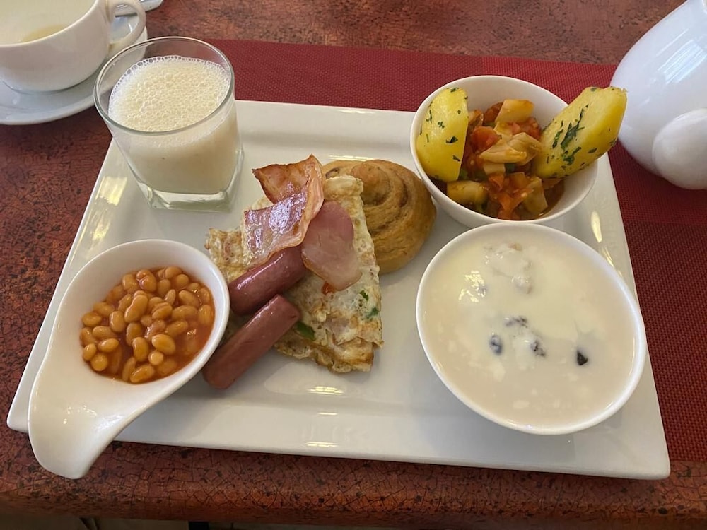 Victoria Crown Plaza Hotel by null