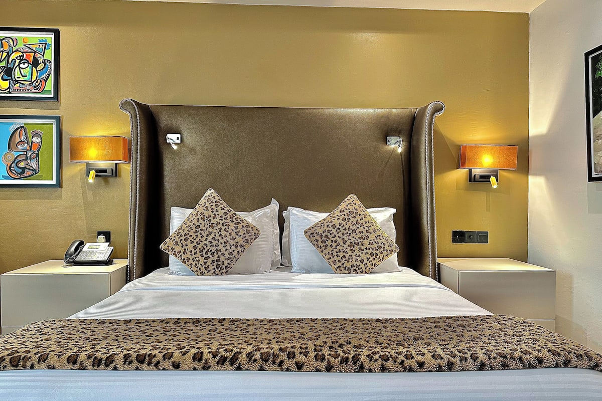 Deluxe Room, 1 King Bed | 1 bedroom, Egyptian cotton sheets, premium bedding, down comforters