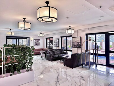 Victoria Crown Plaza Hotel