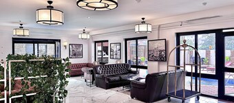 Victoria Crown Plaza Hotel