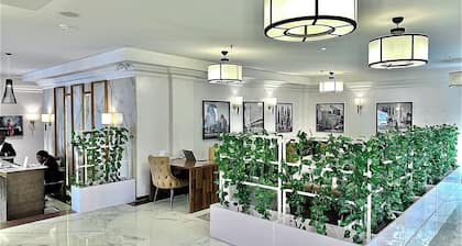 Victoria Crown Plaza Hotel