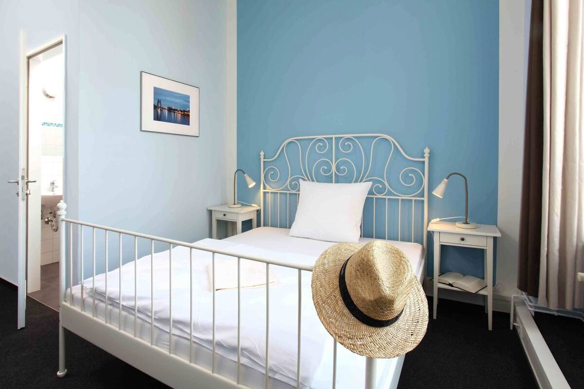 Hypo-allergenic bedding, blackout drapes, soundproofing, free WiFi