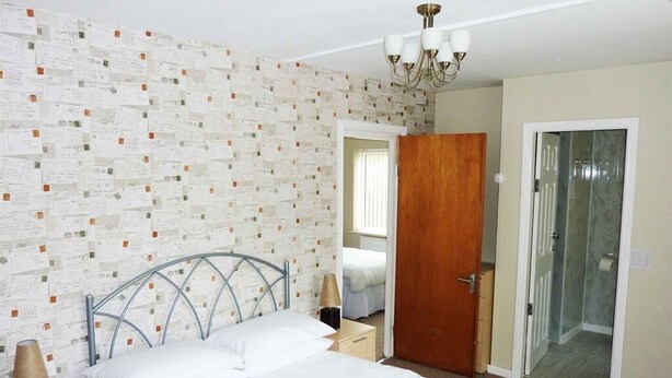 Triple Room, Ensuite - The Northwood (Colwyn Bay)