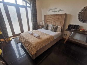 Habitación doble panorámica, baño en la habitación (Private Hot Tub) | Tabla de planchar con plancha y wifi gratis