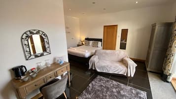 Deluxe Suite, Ensuite (The Barn) | Room amenity