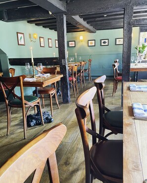 Double Room, Ensuite | Bar (on property)