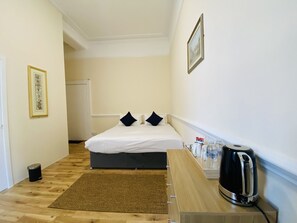 Superior Double Room, Ensuite, City View (Executive Double) - Royal Hotel Sheerness (Sheerness)