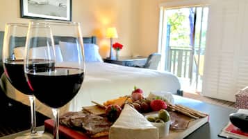 Hypo-allergenic bedding, iron/ironing board, free WiFi, bed sheets