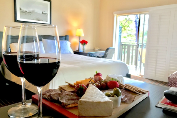 Deluxe Room, 1 King Bed, Balcony | Hypo-allergenic bedding, iron/ironing board, free WiFi, bed sheets