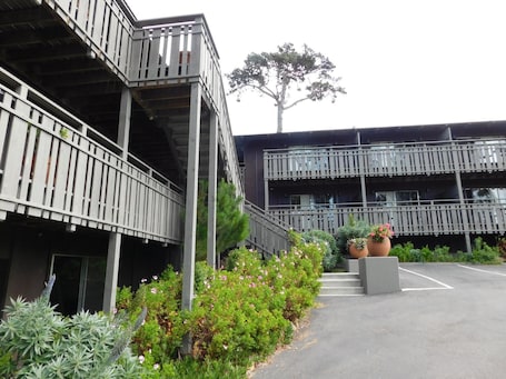 Exterior. Olympia Lodge